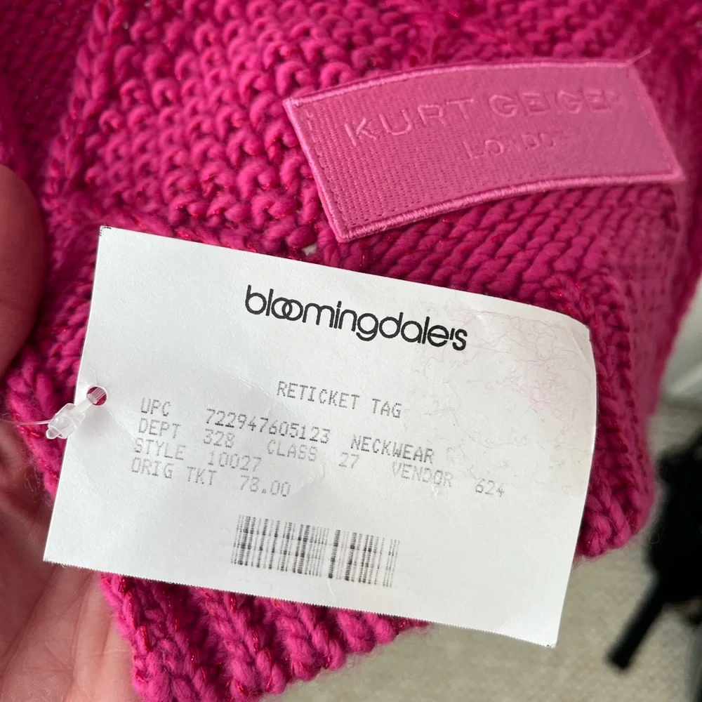 Kurt Geiger London Metallic Cable Stitch Scarf in Fuchsia